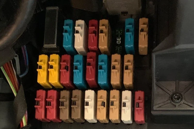 blade fuse circuit breaker fuse box blade fuse circuit breaker fuse box