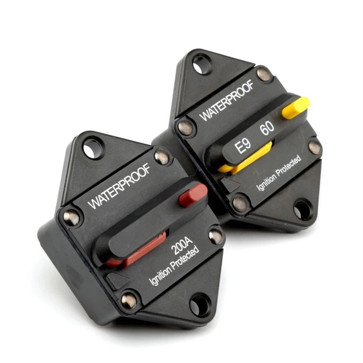 Manual reset circuit breaker